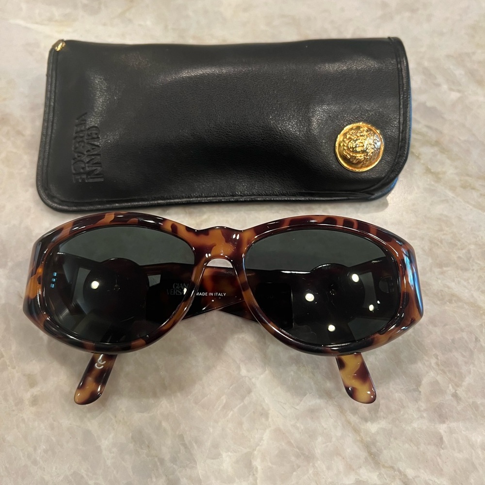 Gianni Versace Vintage Medusa Tortoiseshell Sunglasses Gg Mod424 Col 869